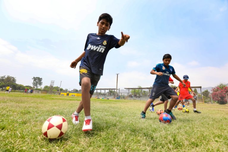 MML ofrece novedosos talleres culturales y deportivos en clubes zonales y parques metropolitanos