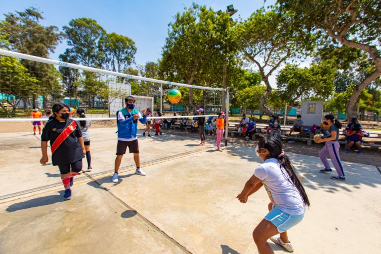 Continúan las escuelas de verano en los clubes zonales de Lima
