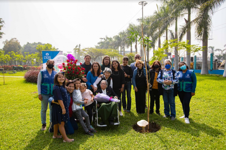 Raíces de Vida: Doña Damiana celebró sus 100 años plantando un árbol con Serpar