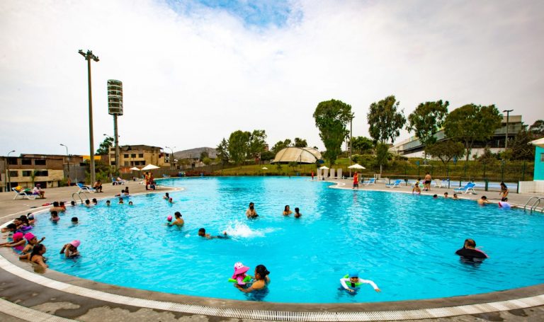 4 clubes zonales donde puedes darte un piscinazo a costo social