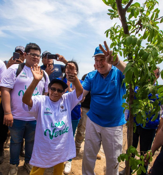 Alcalde Rafael López Aliaga plantó primer árbol del programa 