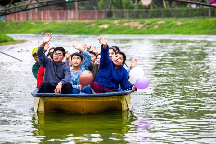 Divertido paseo de niños y niñas del Inabif