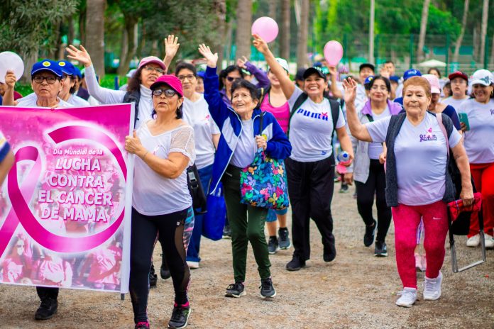 Caminata Rosa en el Club Metropolitano Huáscar