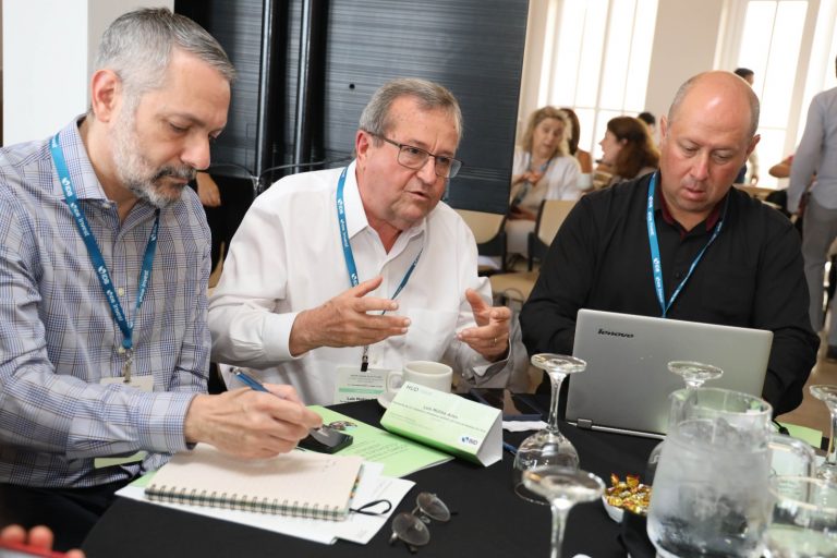 Luis Molina promueve acciones a favor del medio ambiente durante foro realizado en Cartagena