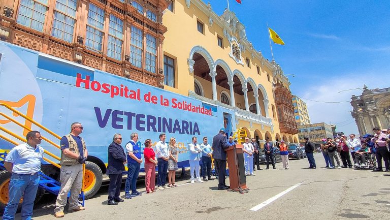 Presidente de SERPAR Dr. Luis Molina participó de inauguración de Vet Sol itinerante