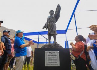 Alcalde de Lima devela escultura en honor a Pascuala Rosado