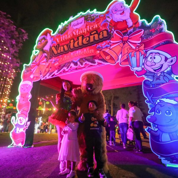 La Villa Mágica navideña del Circuito Mágico del Agua abrió sus puertas al público