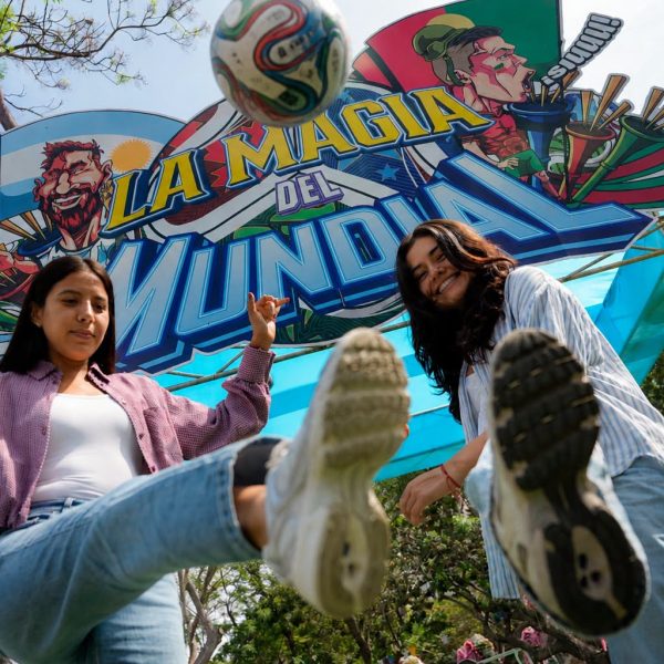Vive la fiebre del fútbol en el Circuito Mágico del Agua