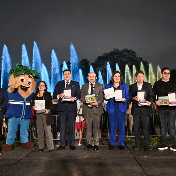 Por el Día del Maestro, docentes ingresarán gratis al Circuito Mágico del Agua y a los clubes metropolitanos