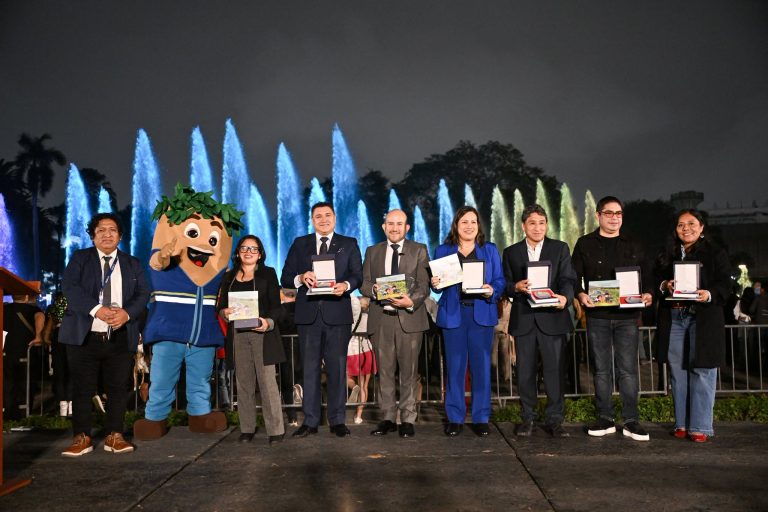 Por el Día del Maestro, docentes ingresarán gratis al Circuito Mágico del Agua y a los clubes metropolitanos