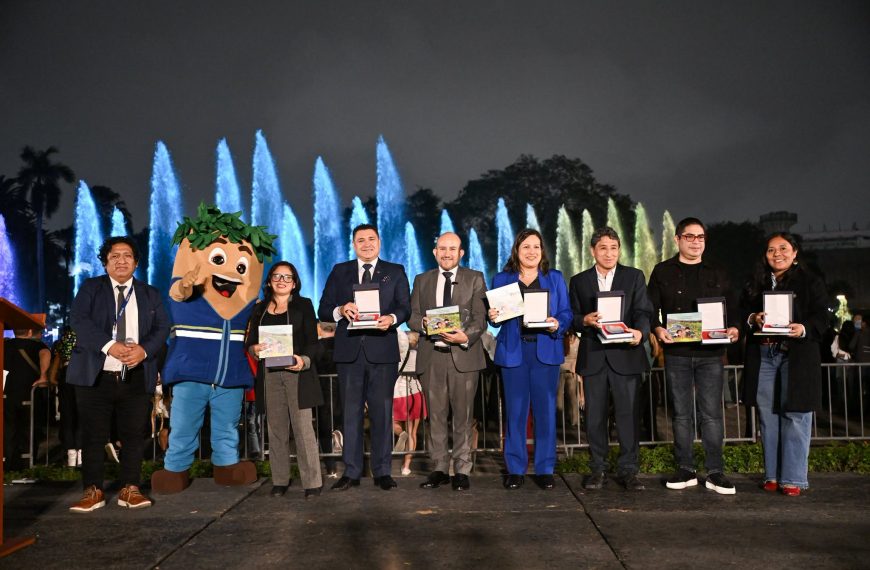 Por el Día del Maestro, docentes ingresarán gratis al Circuito Mágico del Agua y a los clubes metropolitanos